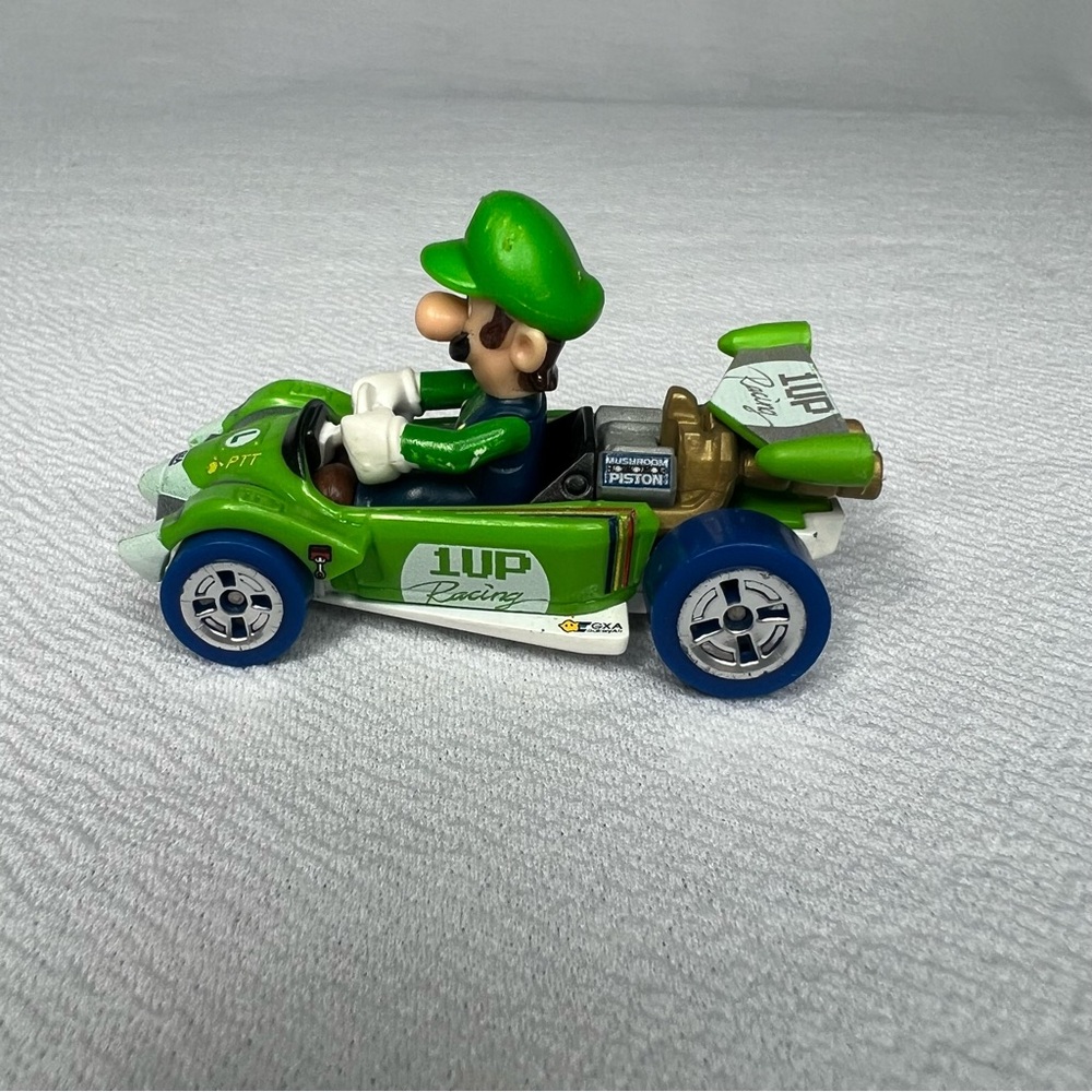 Hot Wheels Mario Kart Luigi Standard Kart 2018 Mattel Nintendo Diecast - Picture 4 of 6